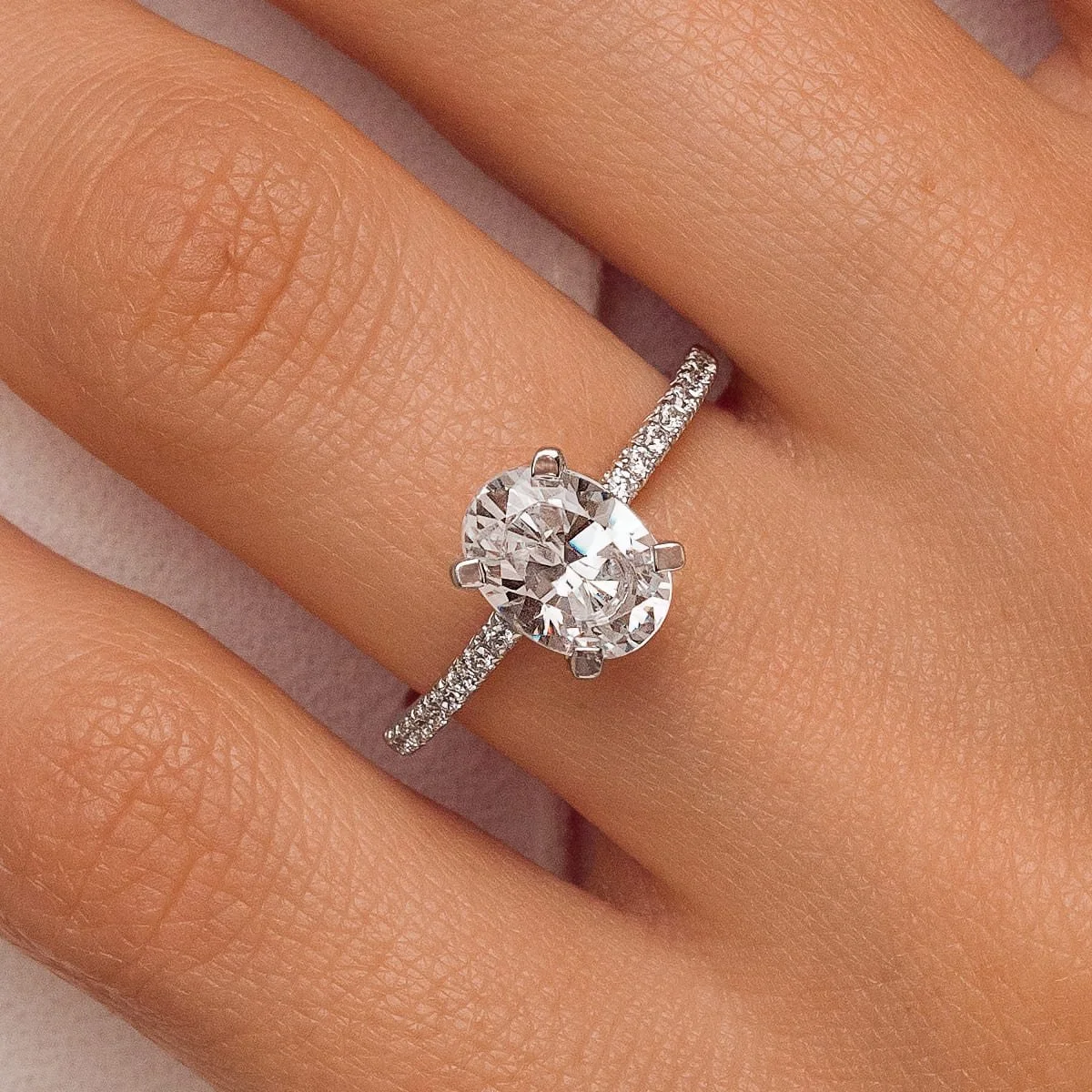 Bagues de fiancailles diamants sur mesure Paris Subtile taille Ovale